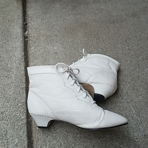 Rad white vintage granny boots! Size 4, 80s does Victorian - Picture 5 of 6